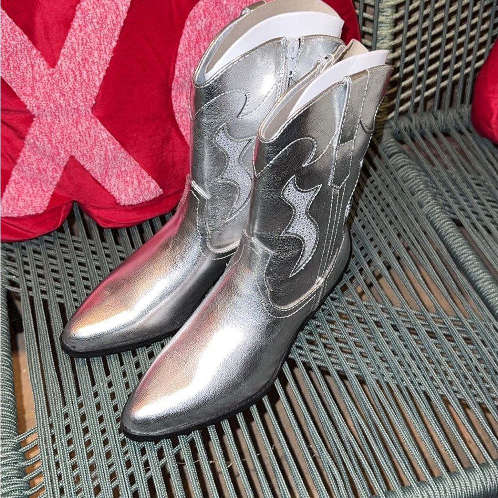 Silver Heeled Boots with Metallic Finish